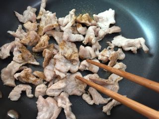 9、孜然辣肉片,翻炒均匀