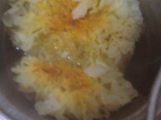 2、银耳汤,如图用开水发至软