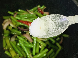 15、干煸豇豆,加少许盐