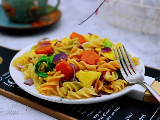 16、鹅蛋时蔬炒意面,味道棒极了，搭配了一杯咖啡，美美滴吃了一大盘。