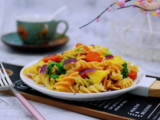 17、鹅蛋时蔬炒意面,好吃到哭。