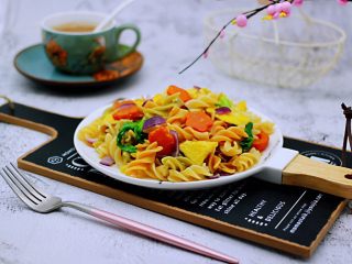 18、鹅蛋时蔬炒意面,成品一