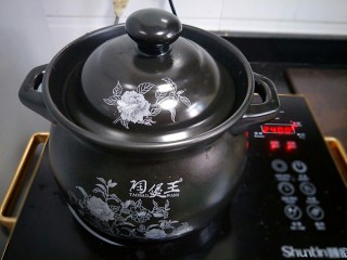 8、当归黄芪红枣乌鸡????汤,盖上锅盖