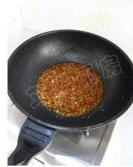 15、姜蒜香汁菠菜,熬至汤汁变浓即可