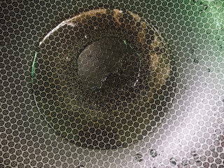 3、西芹炒牛肉,热锅冷油