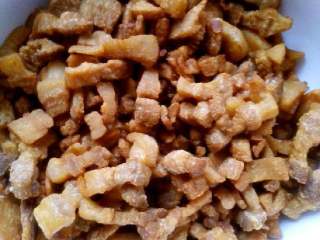 6、熬猪油,熬出油，剩下的油滋了可以用来包饺子，包子，都好吃。