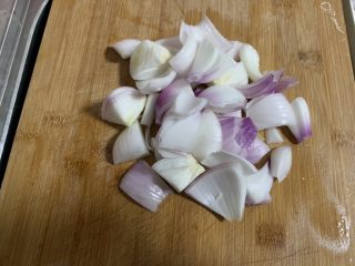 7、尖椒土豆片,切成块