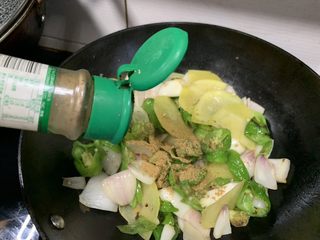 17、尖椒土豆片,来点椒盐增加香味