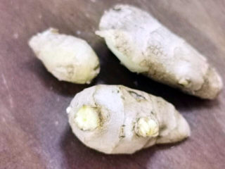 3、羊肉炖萝卜汤,姜