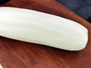 11、羊肉炖萝卜汤,白萝卜削皮