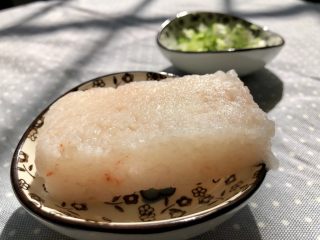 6、胡萝卜鸡蛋虾肉饼,准备好的南极磷虾肉解冻