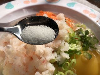 12、胡萝卜鸡蛋虾肉饼,加少许盐