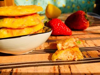 20、胡萝卜鸡蛋虾肉饼,我也没禁住诱惑偷偷吃了两个，哈哈