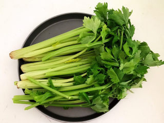 5、牛肉丝炒芹菜,芹菜