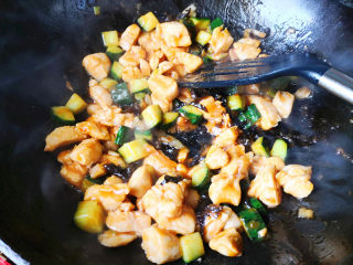 10、酸甜鸡丁,最后加少许盐，