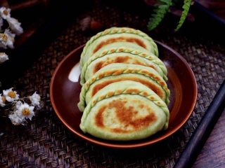 20、鹅蛋韭菜翠玉盒子,鲜美无比又营养丰富的韭菜盒子出锅咯。