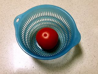 4、双色厚蛋烧,西红柿清洗干净