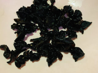 1、木耳炒山药,木耳，先清洗一遍