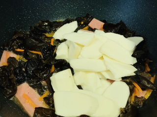 11、木耳炒山药,加山药