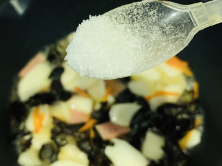 15、木耳炒山药,加味精