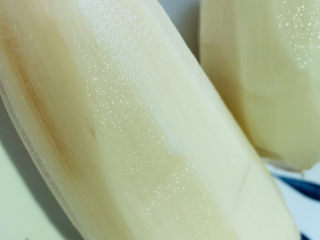 2、糖醋莲藕,去皮