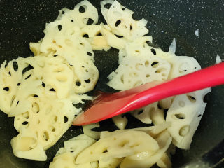 12、糖醋莲藕,大火翻炒一会