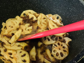 14、糖醋莲藕,搅拌均匀