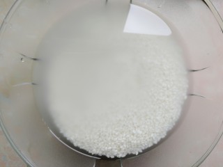 3、糯米烧麦(饺子皮版),圆糯米泡半小时