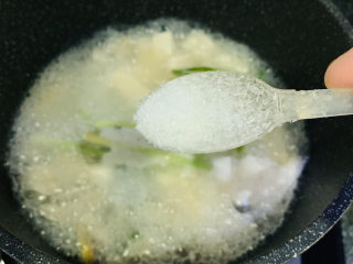 13、牡蛎豆腐汤,加味精;