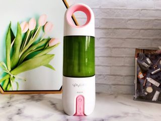 9、羽衣甘蓝芝麻菜苹果汁,双击启动，榨汁机开始工作，为了成品更加细腻口感更佳，我们这里需要用到两个程序，即80秒