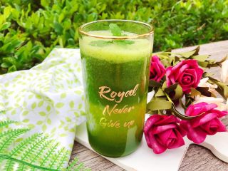 14、羽衣甘蓝芝麻菜苹果汁,你看，还有渐变色的呢，美极了