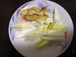 6、椒香五花肉,葱切片、姜切片