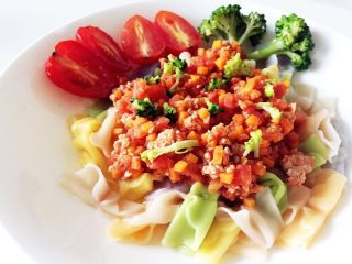 15、宝宝营养餐（1岁+）-番茄蔬菜肉酱蝴蝶面 ,宝贝，赶紧来开动吧！