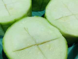 15、蒜蓉蒸丝瓜,丝瓜切十字