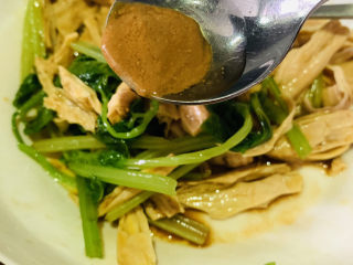 16、芹菜拌腐竹,加芝麻酱；