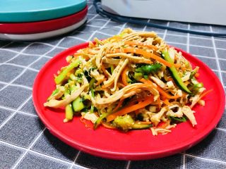 24、手撕鸡胸肉,成品图。