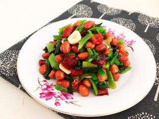 21、菠菜拌花生米,菠菜拌花生米口感独特，清淡脆爽，喝酒下饭都可以~