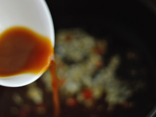 9、凉拌莴笋叶,倒入酱汁