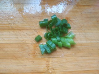 2、蒜蓉娃娃菜,葱切圈儿