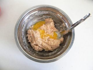 4、清水虾丸,放入一半的蛋液（一个鸡蛋没有用完）