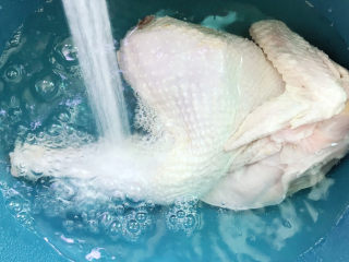 1、辣子鸡,半只鸡冲洗干净