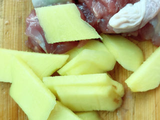 6、辣子鸡,生姜切成片