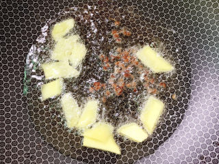 9、辣子鸡,放花椒炸香