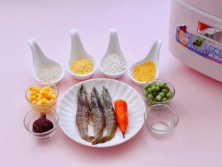 1、海虾时蔬双米粥（宝宝辅食）,首先备齐所有的食材。