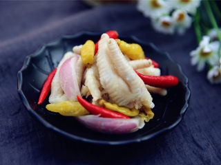 12、野山椒泡凤爪,成品欣赏。