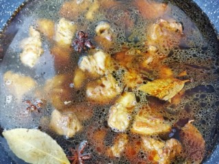 11、红焖牛肉,加入刚刚的牛肉汤底，大火煮开转小火炖60分钟