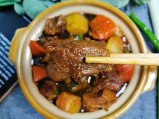 15、红焖牛肉,牛肉软烂粘糯，汤汁拌饭能吃2碗????