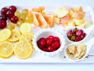 6、水果花茶,全部食材都准备好以后。