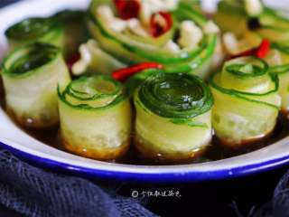 10、响油黄瓜卷,凉拌酸辣黄瓜卷，开胃爽口，比肉受欢迎！