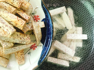 12、芋头酥,分两次炸就不需要放太多油，也容易炸熟